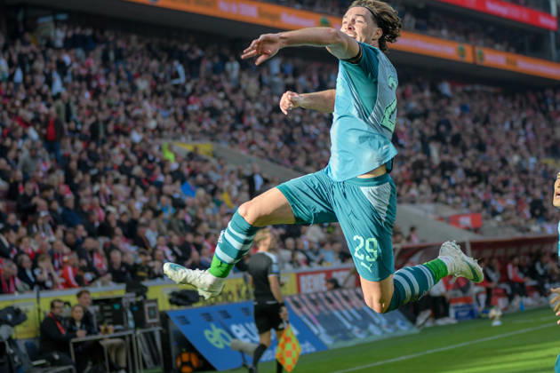 Joe Scally (Moenchengladbach 29) jubelt nach dem Tor zum 1:1 11.10.2026 ¢ Fussball ¢ 1. FC Koeln vs Borussia Moenchengladbach, RheinEnergieStadion, Koeln, DFB DFL REGULATIONS PROHIBIT ANY USE OF PHOTOGRAPHS AS IMAGE SEQUENCES AND OR QUASI-VIDEO NRW Germany