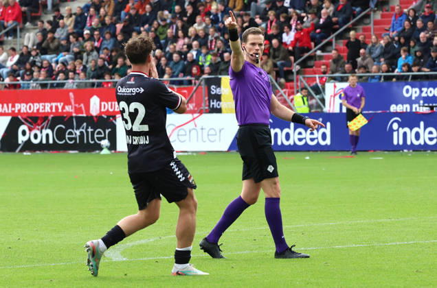 UTRECHT - referee Jannick van der Laan during the Vriendenloterij Eredivisie match between FC Utrecht and Willem II at Stadion Galgenwaard on 11 October 2026 in Utrecht, Netherlands. PETER LOUS EYE4IMAGES DeFodi Images -