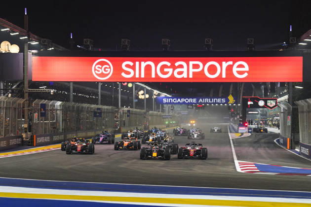 FORMULA 1 SINGAPORE AIRLINES SINGAPORE GRAND PRIX 2026 Max Verstappen (NED) 3 Red Bull Racing, the race start, during the Formula 1 Singapore Airlines Singapore Grand Prix 2026, Round 17 of the 2026 Formula 1 World Championship, WM, Weltmeisterschaft from 9th - 11th October 2026 at the Marina Bay Street Circuit, Singapore. Credit: Robbie Hoad Every Second Media Editorial use only. All images are copyright Every Second Media Limited. No images may be reproduced without prior permission. Copyright: xIMAGO EveryxSecondxMediax ESM-2203-0618 RobbiexHoadx xEveryxSecondxMediax