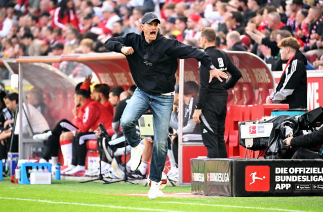 Cologne, Germany, 1. Bundesliga, Matchday 5, Rhein-Energie-Stadium Cologne, 1. FC Köln vs Bor. Mönchengladbach; Headcoach Alexander Blessin (BMG) celebrates after the goal to 1:1. Celebration, Joy, Action.