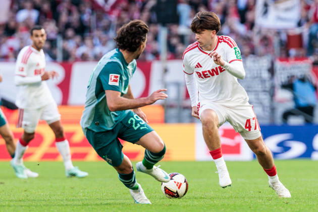 KOELN, GERMANY - OCTOBER 11: Mikey Moore (1. FC Koeln, 47) controls the ball against Joe Scally (Borussia Moenchengladbach, 29) during the Bundesliga match between 1. FC Koeln vs. Borussia Moenchengladbach at Rheinenergie-Stadion on matchday 5 of the 1. Bundesliga on October 11, 2026 in Koeln, Germany. DFL REGULATIONS PROHIBIT ANY USE OF PHOTOGRAPHS AS IMAGE SEQUENCES AND OR QUASI-VIDEO. North Rhine Westphalia Germany Copyright: xSteffiexWunderlx