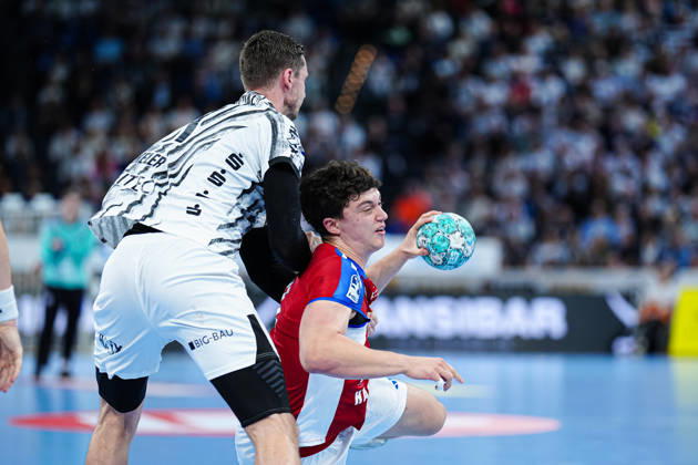Hendrik Pekeler (THW Kiel, 61), Toma Gadza (Handball Club Hamburg, 02) GER, THW Kiel vs. Handball Club Hamburg, Handball, 1. Bundesliga, Spieltag 8, Saison 2026 2027, 11.10.2026 GER, THW Kiel vs. Handball Club Hamburg, Handball, 1. Bundesliga, Spieltag 8, Saison 2026 2027, 11.10.2026 Kiel Copyright: xEibner-Pressefoto MarcelxvonxFehrnx EP_MFN