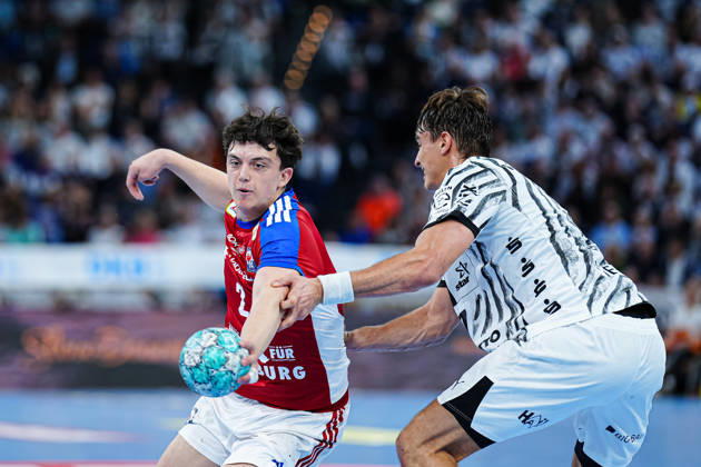 Toma Gadza (Handball Club Hamburg, 02), Julian Köster (THW Kiel, 07) GER, THW Kiel vs. Handball Club Hamburg, Handball, 1. Bundesliga, Spieltag 8, Saison 2026 2027, 11.10.2026 GER, THW Kiel vs. Handball Club Hamburg, Handball, 1. Bundesliga, Spieltag 8, Saison 2026 2027, 11.10.2026 Kiel Copyright: xEibner-Pressefoto MarcelxvonxFehrnx EP_MFN