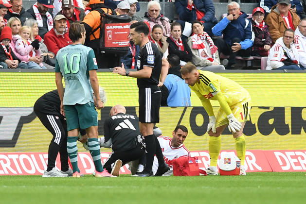 Ellyes Skhiri (1. FC Koeln) verletzt waehrend des Spiels der 1. Bundesliga zwischen 1. FC Koeln und Borussia Moenchengladbach, RheinEnergieStadion am 11. October 2026 in Koeln, Deutschland. (Foto von Ralf Treese DeFodi Images) +++ Ellyes Skhiri (1. FC Koeln) injured during the Bundesliga match between 1. FC Koeln and Borussia Moenchengladbach at RheinEnergieStadion on October 11, 2026 in Cologne, Germany. (Photo by Ralf Treese DeFodi Images) DFB DFL REGULATIONS PROHIBIT ANY USE OF PHOTOGRAPHS AS IMAGE SEQUENCES AND OR QUASI-VIDEO. (Photo by Ralf Treese DeFodi Images) -