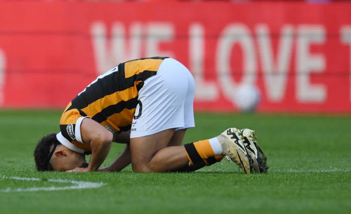 Hull City v Everton Premier League Hull City s Mohamed Belloumi celebrates scoring their second goal during the Premier League match at the MKM Stadium, Hull 11 10 2026 UK Newspapers OUT Copyright: xDanielxHamburyx FIL-24042-0066