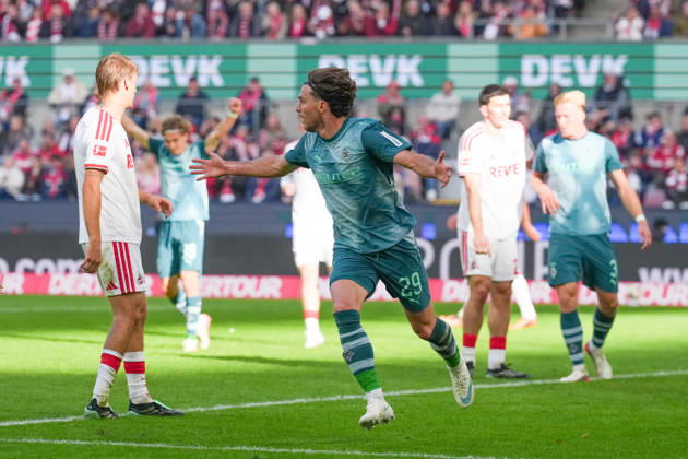 11.10.2026, xydrx, Herren, Fußball, 1.Bundesliga, 1.FC Köln - Borussia Mönchengladbach, Saison 2026 2027, RheinEnergieSTADION: Torjubel nach dem Tor zum 1:1 für Borussia Mönchengladbach durch Torschütze Joe Scally (Borussia Moenchengladbach, 29) DFB regulations prohibit any use of photographs as image sequences and or quasi-video. Copyright: HMBxMedia YannisxDreimann
