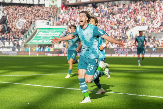 11.10.2026, xydrx, Herren, Fußball, 1.Bundesliga, 1.FC Köln - Borussia Mönchengladbach, Saison 2026 2027, RheinEnergieSTADION: Torjubel nach dem Tor zum 1:1 für Borussia Mönchengladbach durch Torschütze Joe Scally (Borussia Moenchengladbach, 29) zusammen mit Daiki Hashioka (Borussia Moenchengladbach, 14) DFB regulations prohibit any use of photographs as image sequences and or quasi-video. Copyright: HMBxMedia YannisxDreimann