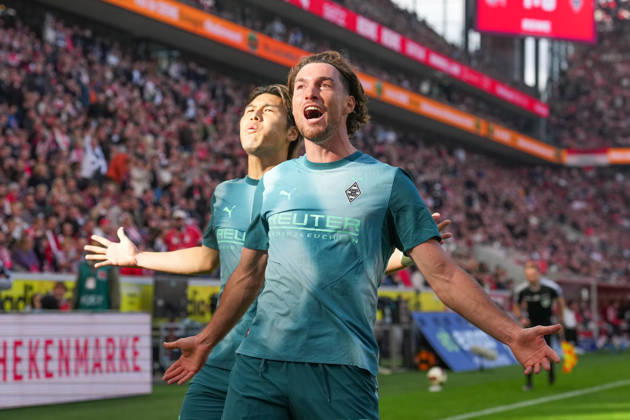 11.10.2026, xydrx, Herren, Fußball, 1.Bundesliga, 1.FC Köln - Borussia Mönchengladbach, Saison 2026 2027, RheinEnergieSTADION: Torjubel nach dem Tor zum 1:1 für Borussia Mönchengladbach durch Torschütze Joe Scally (Borussia Moenchengladbach, 29) zusammen mit Daiki Hashioka (Borussia Moenchengladbach, 14) DFB regulations prohibit any use of photographs as image sequences and or quasi-video. Copyright: HMBxMedia YannisxDreimann