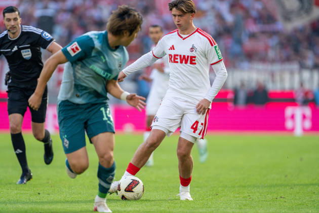 Daiki Haschioka (Borussia Moenchengladbach, 14) im Zweikampf mit Mikey Moore (1.FC Koeln, 47) 1.FC Köln vs. Borussia Moenchengladbach, Fussball, Bundesliga, 5.Spieltag, Saison 2026 27, 12.10.2026, DFL REGULATIONS PROHIBIT ANY USE OF PHOTOGRAPHS AS IMAGE SEQUENCES AND OR QUASI-VIDEO, 1.FC Köln vs. Borussia Moenchengladbach, Fussball, Bundesliga, 5.Spieltag, Saison 2026 27, 12.10.2026 Köln Copyright: xEibner-Pressefoto LukasxBaldygax EP_LBA