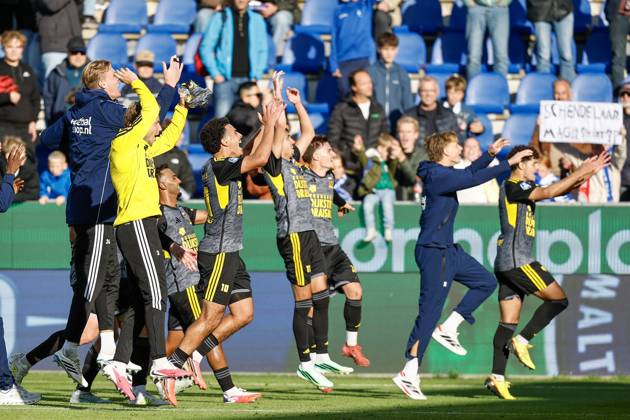 ZWOLLE - Cambuur players celebrate the 0-1 victory during the Dutch Eredivisie match between PEC Zwolle and Cambuur at the MAC3Park stadium on October 11, 2026 in Zwolle, the Netherlands. VINCENT JANNINK ANP Eredivisie 2026 27 xVIxANPxSportx xxANPxIVx 572137486 originalFilename: 572137486.jpg