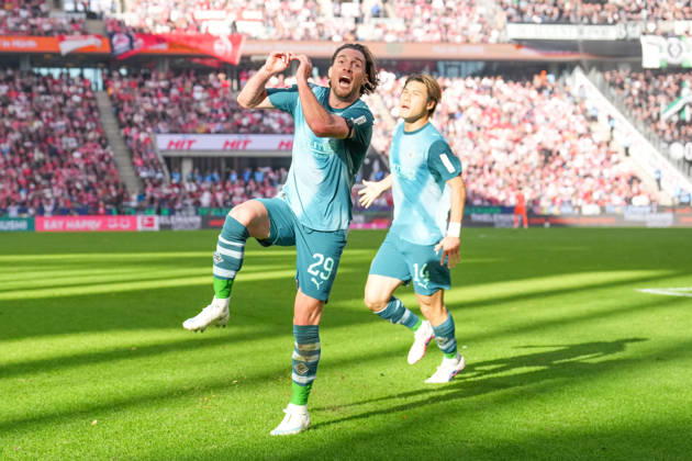 11.10.2026, xydrx, Herren, Fußball, 1.Bundesliga, 1.FC Köln - Borussia Mönchengladbach, Saison 2026 2027, RheinEnergieSTADION: Torjubel nach dem Tor zum 1:1 für Borussia Mönchengladbach durch Torschütze Joe Scally (Borussia Moenchengladbach, 29) zusammen mit Daiki Hashioka (Borussia Moenchengladbach, 14) DFB regulations prohibit any use of photographs as image sequences and or quasi-video. Copyright: HMBxMedia YannisxDreimann