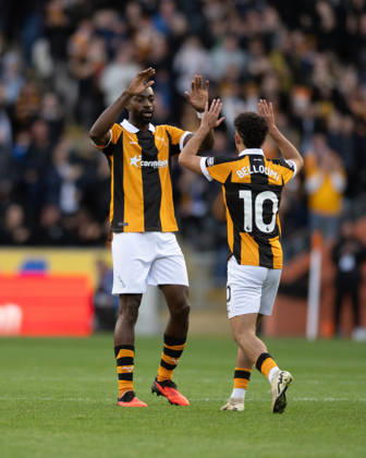 Hull City v Everton Premier League Mohamed Belloumi celebrates with Semi Ajayi of Hull City after scoring his sides second goal during the Premier League match between Hull City and Everton at the MKM Stadium, Hull. 11 10 2026 UK Newspapers OUT Copyright: xMattxWilkinsonx FIL-24041-0132
