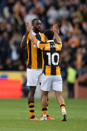 Hull City v Everton Premier League Mohamed Belloumi celebrates with Semi Ajayi of Hull City after scoring his sides second goal during the Premier League match between Hull City and Everton at the MKM Stadium, Hull. 11 10 2026 UK Newspapers OUT Copyright: xMattxWilkinsonx FIL-24041-0133