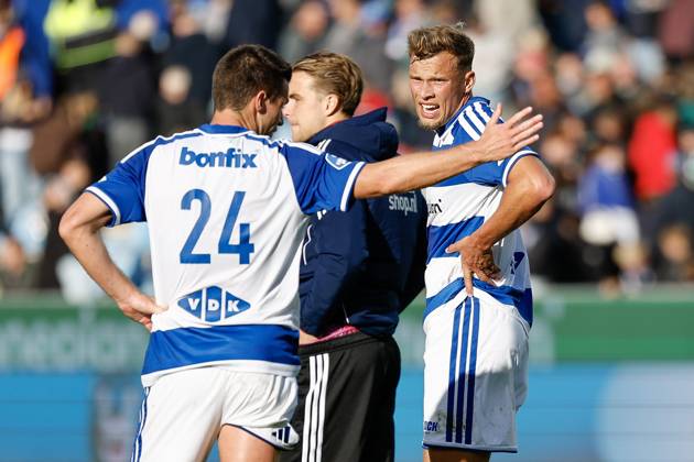 ZWOLLE - Nick Viergever of PEC Zwolle, Sydney van Hooijdonk of PEC Zwolle (lr) react after a 0-1 loss during the Dutch Eredivisie match between PEC Zwolle and Cambuur at the MAC3Park stadium on October 11, 2026 in Zwolle, the Netherlands. VINCENT JANNINK ANP Eredivisie 2026 27 xVIxANPxSportx xxANPxIVx 572137764 originalFilename: 572137764.jpg