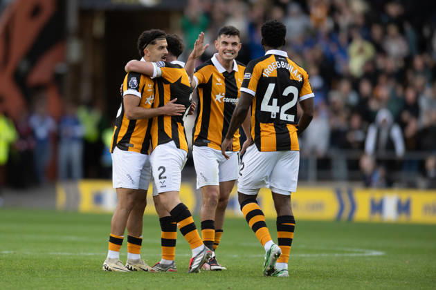Hull City v Everton Premier League Mohamed Belloumi of Hull City (left) celebrates with team mates after scoring his sides second goal during the Premier League match between Hull City and Everton at the MKM Stadium, Hull. 11 10 2026 UK Newspapers OUT Copyright: xMattxWilkinsonx FIL-24041-0130