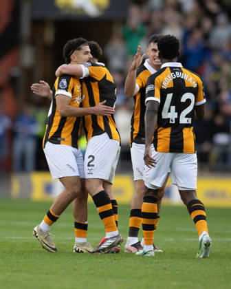 Hull City v Everton Premier League Mohamed Belloumi of Hull City (left) celebrates with team mates after scoring his sides second goal during the Premier League match between Hull City and Everton at the MKM Stadium, Hull. 11 10 2026 UK Newspapers OUT Copyright: xMattxWilkinsonx FIL-24041-0131