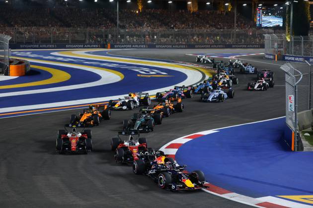 Start, 03 VERSTAPPEN Max (nld), Red Bull Racing Ford RB22, action Singapore 2026 81 PIASTRI Oscar (aus), McLaren F1 Team MCL40, action 01 NORRIS Lando (gbr), McLaren F1 Team MCL40, action Singapore 2026 Singapore