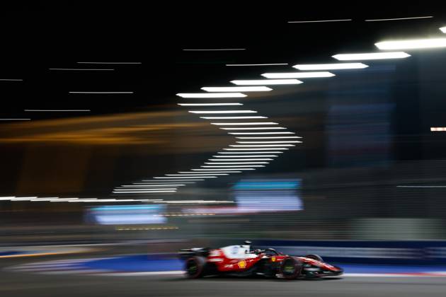 16 LECLERC Charles (mco), Scuderia Ferrari SF-26, action Singapore 2026 81 PIASTRI Oscar (aus), McLaren F1 Team MCL40, action 01 NORRIS Lando (gbr), McLaren F1 Team MCL40, action Singapore 2026 Singapore