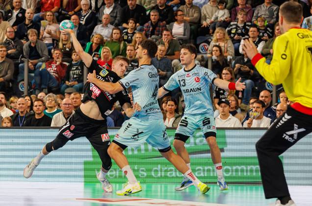 11.10.2026 - Handball - 1. Bundesliga OPEL HBL - Saison 2026 2027 - 08. Spieltag: HC Erlangen Metropolregion Nürnberg HCE - MT Melsungen - DaMa - xdaxmax - Sander Andreassen Overjordet ( 8, HC Erlangen HCE ) Nebojsa Simic (16, MT Melsungen )