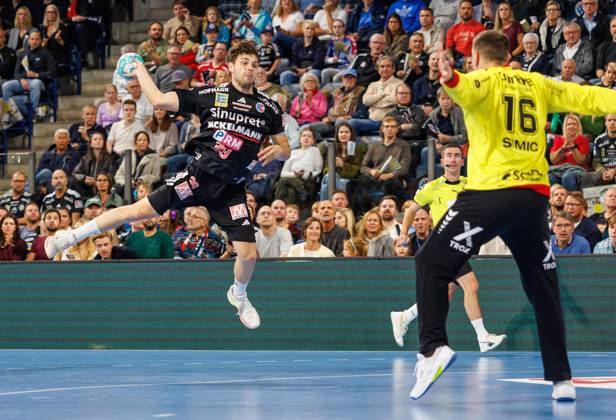 11.10.2026 - Handball - 1. Bundesliga OPEL HBL - Saison 2026 2027 - 08. Spieltag: HC Erlangen Metropolregion Nürnberg HCE - MT Melsungen - DaMa - xdaxmax - Tobias Buck (39, HC Erlangen HCE ) Nebojsa Simic (16, MT Melsungen )