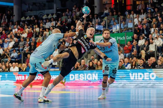 11.10.2026 - Handball - 1. Bundesliga OPEL HBL - Saison 2026 2027 - 08. Spieltag: HC Erlangen Metropolregion Nürnberg HCE - MT Melsungen - DaMa - xdaxmax - Adrian Sipos (8, MT Melsungen ) Marek Nissen (6, HC Erlangen HCE ) Olle Forsell Schefvert (25, MT Melsungen )