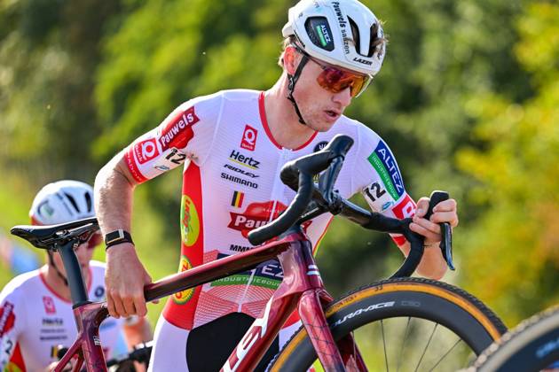 Belgium s Yordi Corsus is pictured in action during the men elite race of the Mosselcross cyclocross cycling event, on Sunday 11 October 2026, in Dendermonde, the first race (out of 7) of the HG Cross competition. DAVIDxPINTENS  x189457569x