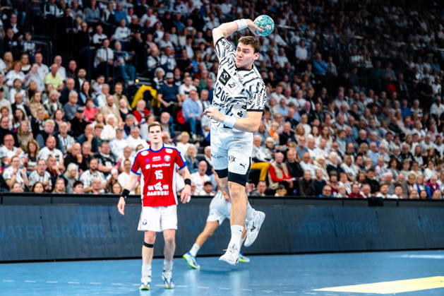 11.10.2026, xdobgx, Handball Opel HBL, THW Kiel - Handball Club Hamburg v.l. Lukas Laube (Kiel, 20) beim Wurf, in action, throwing Kiel