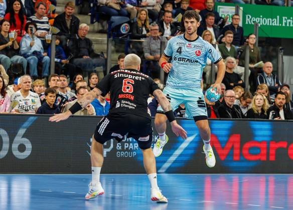 11.10.2026 - Handball - 1. Bundesliga OPEL HBL - Saison 2026 2027 - 08. Spieltag: HC Erlangen Metropolregion Nürnberg HCE - MT Melsungen - DaMa - xdaxmax - Marek Nissen (6, HC Erlangen HCE ) Nikolaj Enderleit (4, MT Melsungen )