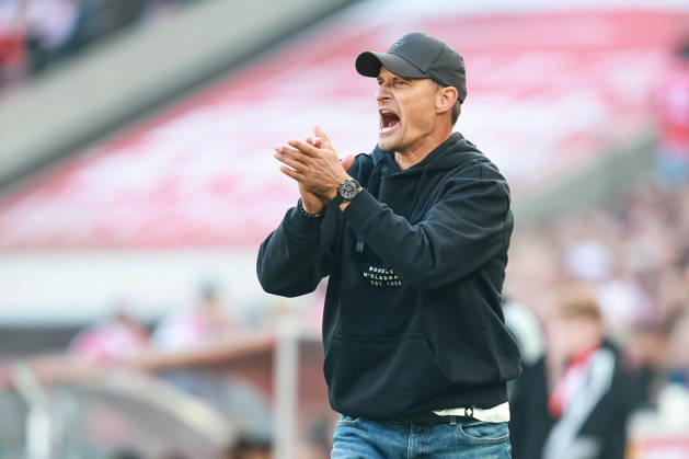 1. Bundesliga - 26 27 - 1. FC Köln - Borussia Mönchengladbach am 11.10.2026 im RheinEnergieSTADION in Köln Trainer Alexander Blessin (Moenchengladbach) ist zufrieden, klatscht, klatschen, applaus, applaudiert