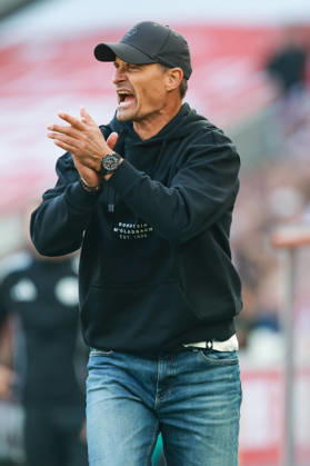 1. Bundesliga - 26 27 - 1. FC Köln - Borussia Mönchengladbach am 11.10.2026 im RheinEnergieSTADION in Köln Trainer Alexander Blessin (Moenchengladbach) ist zufrieden, klatscht, klatschen, applaus, applaudiert