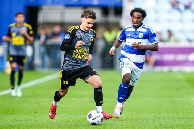 2026-10-11 VriendenLoterij Eredivisie: PEC Zwolle v SC Cambuur ZWOLLE, NETHERLANDS - OCTOBER 11: Morgan Costarelli of SC Cambuur and Dylan Mbayo of PEC Zwolle during the VriendenLoterij Eredivisie match between PEC Zwolle and SC Cambuur at Mac3Park Stadion on October 11, 2026 in Zwolle, Netherlands. Zwolle Mac3Park Stadion Netherlands Content not available for redistribution in The Netherlands directly or indirectly through any third parties. Copyright: xAndrexWeeningx
