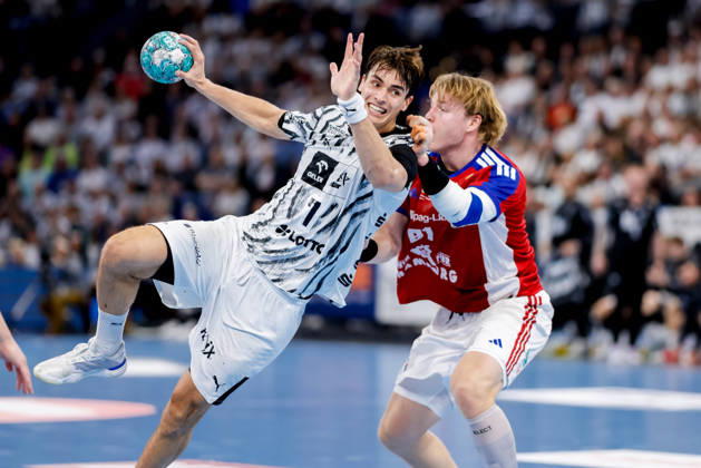 Kiel, 11. Oktober 2026 - Handball, 1. Bundesliga 2026 27, THW Kiel - Handball Club Hamburg: Julian Köster (THW Kiel, 7), Martin Hovde (HC Hamburg, 81)