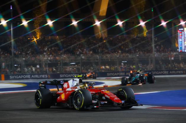 44 HAMILTON Lewis (gbr), Scuderia Ferrari SF-26, action Singapore 2026 81 PIASTRI Oscar (aus), McLaren F1 Team MCL40, action 01 NORRIS Lando (gbr), McLaren F1 Team MCL40, action Singapore 2026 Singapore