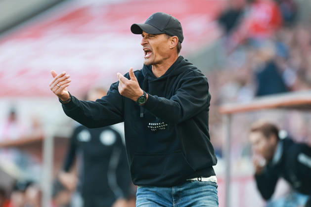 1. Bundesliga - 26 27 - 1. FC Köln - Borussia Mönchengladbach am 11.10.2026 im RheinEnergieSTADION in Köln Trainer Alexander Blessin (Moenchengladbach) gibt lautstark Anweisungen