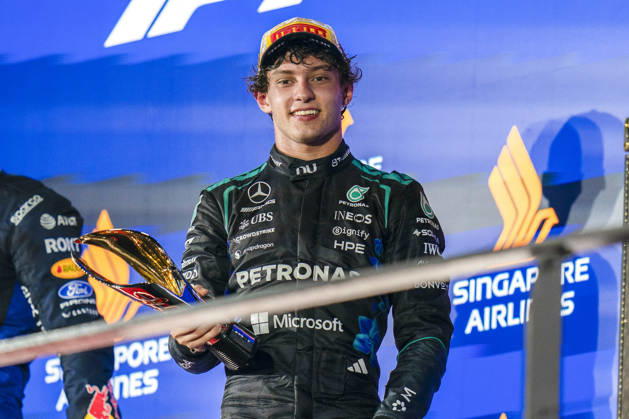 FORMULA 1 SINGAPORE AIRLINES SINGAPORE GRAND PRIX 2026 Kimi Antonelli (ITA) 12 Mercedes on the podium during the Formula 1 Singapore Airlines Singapore Grand Prix 2026, Round 17 of the 2026 Formula 1 World Championship, WM, Weltmeisterschaft from 9th - 11th October 2026 at the Marina Bay Street Circuit, Singapore. Credit: Robbie Hoad Every Second Media Editorial use only. All images are copyright Every Second Media Limited. No images may be reproduced without prior permission. Copyright: xIMAGO EveryxSecondxMediax ESM-2203-0638 RobbiexHoadx xEveryxSecondxMediax