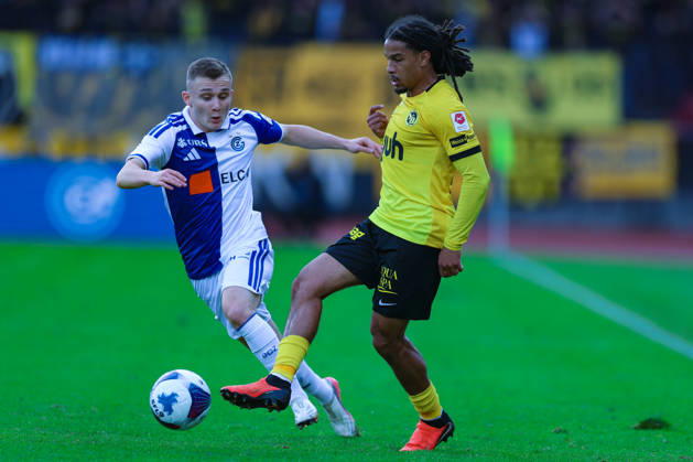 GC Zürich gegen BSC Young Boys Brack Super League 11. Oktober 2026 Isaac Schmidt (22, BSC Young Boys, re.) und Samuel Krasniqi (17, Grasshopper Club Zürich) im Spiel der Brack Super League zwischen dem Grasshopper Club Zürich (GCZ) und dem BSC Young Boys (YB) am 11. Oktober 2026 im Stadion Letzigrund in Zürich, Schweiz. Zürich Stadion Letzigrund Zürich Schweiz