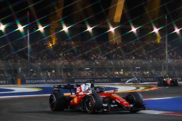 16 LECLERC Charles (mco), Scuderia Ferrari SF-26, action Singapore 2026 81 PIASTRI Oscar (aus), McLaren F1 Team MCL40, action 01 NORRIS Lando (gbr), McLaren F1 Team MCL40, action Singapore 2026 Singapore