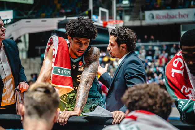 11.10.2026, xhfmx, Basketball easyCredit BBL Bundesliga, Frankfurt Skyliners - Veolia Towers Hamburg Roman Bedime (Skyliners Frankfurt) mit Sepehr Tahar Frankfurt am Main