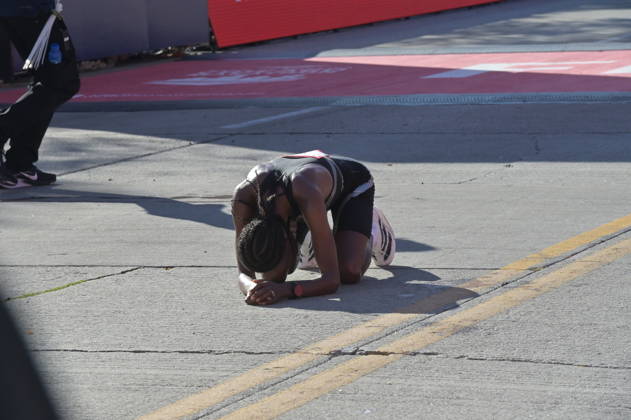 Chicago Marathon 2026 CHICAGO, ILLINOIS - OCTOBER 11: Ethiopian runner Hawi Feysa crosses the finish line to win the women s professional division at the 48th Bank of America Chicago Marathon in Chicago, United States on October 11, 2026. Over 55,000 participants competed on the 26.2-mile course starting and finishing in Grant Park. Jacek Boczarski Anadolu Chicago United States. Editorial use only. Please get in touch for any other usage.  Copyright: x2026xAnadoluxJacekxBoczarskix