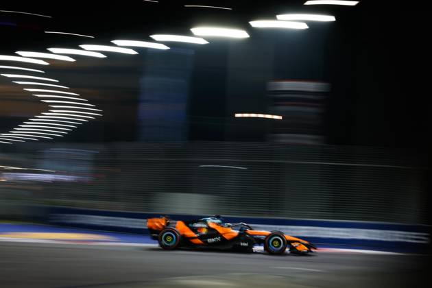 81 PIASTRI Oscar (aus), McLaren F1 Team MCL40, action Singapore 2026 81 PIASTRI Oscar (aus), McLaren F1 Team MCL40, action 01 NORRIS Lando (gbr), McLaren F1 Team MCL40, action Singapore 2026 Singapore