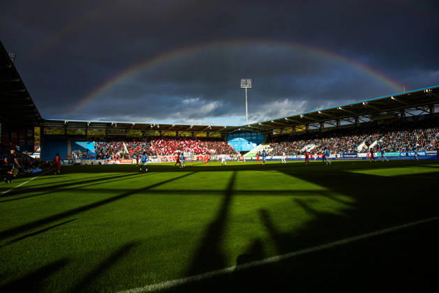Chemnitz , 111026 , Fussball Regionalliga Nordost Chemnitzer FC - FC Rot Weiß Erfurt im Bild: Regenbogen über dem Stadion an der Gelertstrasse