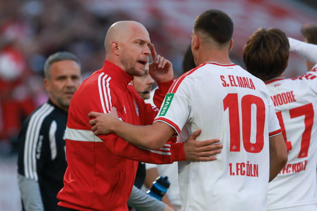 1. Bundesliga - 26 27 - 1. FC Köln - Borussia Mönchengladbach am 11.10.2026 im RheinEnergieSTADION in Köln Trainer Rene Wagner (Koeln) gibt direkt nach dem Tor zum 2 zu 1 Said El Mala (Koeln 10) Anweisungen