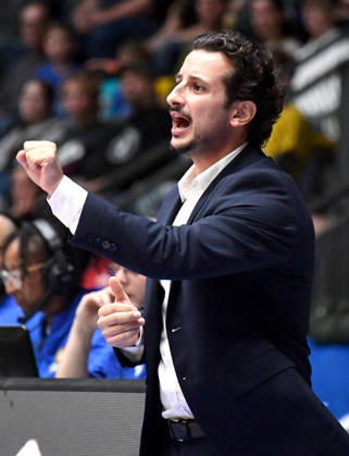 11.10.2026, xokbx, Basketball easyCredit BBL Bundesliga, Frankfurt Skyliners - Veolia Towers Hamburg v.l. Sepehr Tarrah (Fraport Skyliners Frankfurt), Mimik, Gestik, Emotion, Anweisungen Frankfurt am Main