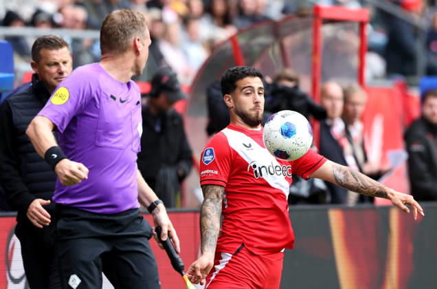 UTRECHT - FC Utrecht forward Angel Alarcon during the Vriendenloterij Eredivisie match between FC Utrecht and Willem II at Stadion Galgenwaard on 11 oktober 2026 in Utrecht, Nederland. PETER LOUS EYE4IMAGES DeFodi Images -