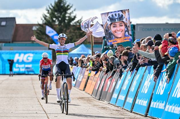 Netherlands Lucinda Brand celebrates as she crosses the finish line to win the women elite race of the Mosselcross cyclocross cycling event, on Sunday 11 October 2026, in Dendermonde, the first race (out of 7) of the HG Cross competition. DAVIDxPINTENS  x189460431x