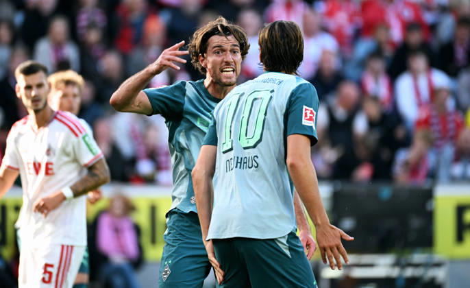Cologne, Germany, 1. Bundesliga, Matchday 5, Rhein-Energie-Stadium Cologne, 1. FC Köln vs Bor. Mönchengladbach; Joe Scally (BMG), Florian Neuhaus (BMG).