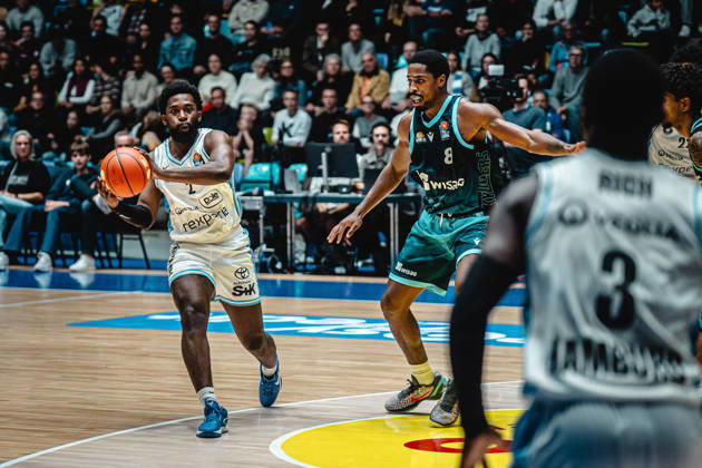 11.10.2026, xhfmx, Basketball easyCredit BBL Bundesliga, Frankfurt Skyliners - Veolia Towers Hamburg v.l. Noah Thomasson (Veolia Towers Hamburg), William Christmas (Skyliners Frankfurt) Frankfurt am Main