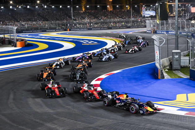 F1 - SINGAPORE GRAND PRIX 2026 03 VERSTAPPEN Max (nld), Red Bull Racing Ford RB22, action, 16 LECLERC Charles (mco), Scuderia Ferrari SF-26, action, 44 HAMILTON Lewis (gbr), Scuderia Ferrari SF-26, action, start of the race, depart, during the 2026 Formula 1 Singapore Grand Prix, 17th round of the 2026 Formula One World Championship, WM, Weltmeisterschaft from October 9 to 11, 2026 on the Marina Bay Street Circuit, in Singapore, Singapore - SingaporeSingapore Copyright: xDPPIx
