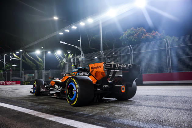 F1 - SINGAPORE GRAND PRIX 2026 01 NORRIS Lando (gbr), McLaren F1 Team MCL40, action during the 2026 Formula 1 Singapore Grand Prix, 17th round of the 2026 Formula One World Championship, WM, Weltmeisterschaft from October 9 to 11, 2026 on the Marina Bay Street Circuit, in Singapore, Singapore - SingaporeSingapore  Copyright: xDPPIx