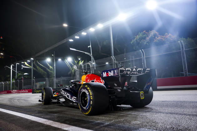 F1 - SINGAPORE GRAND PRIX 2026 03 VERSTAPPEN Max (nld), Red Bull Racing Ford RB22, action during the 2026 Formula 1 Singapore Grand Prix, 17th round of the 2026 Formula One World Championship, WM, Weltmeisterschaft from October 9 to 11, 2026 on the Marina Bay Street Circuit, in Singapore, Singapore - SingaporeSingapore  Copyright: xDPPIx